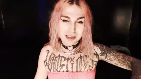 Snapshot of cybertrouble_ chatting on December 3, 1:57 am Nikki online show from December 3, 1:57 am