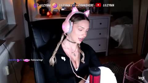 Snapshot of cymaishere chatting on October 26, 6:47 pm cymaishere online show from October 26, 6:47 pm