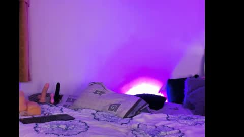 Snapshot of cynthiaa33 chatting on February 19, 3:06 am cynthiaa33 online show from February 19, 3:06 am