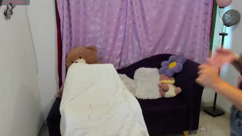 Cynthia online show from November 18, 2:10 pm