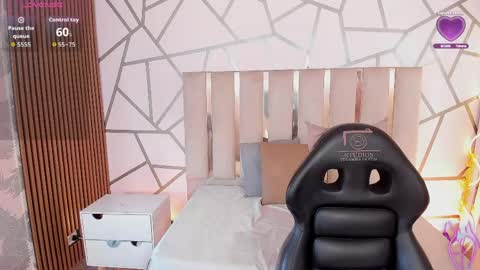 cyrus_tay online show from April 27, 11:52 am