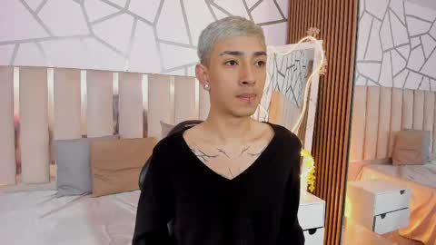 cyrus_tay online show from April 28, 12:10 pm