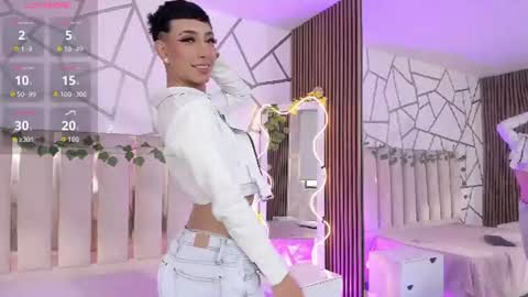 cyrus_tay online show from June 19, 8:01 pm