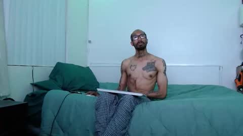 SkinnyTattedGuy online show from May 11, 9:04 am