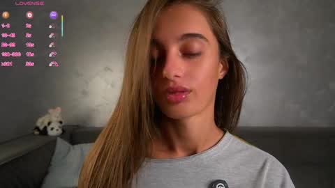 Isabella online show from May 9, 1:33 am