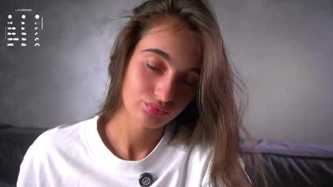 Isabella online show from May 23, 1:11 am