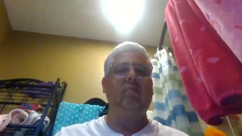 Snapshot of czar1974 chatting on January 6, 5:44 am czar1974 online show from January 6, 5:44 am