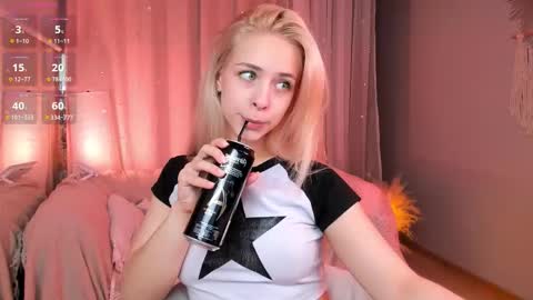 Snapshot of d0ll_eyes_ chatting on March 13, 7:04 am Julie online show from March 13, 7:04 am