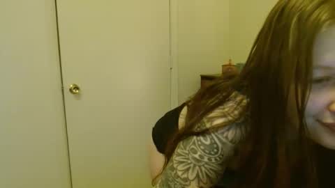 Snapshot of d_a_i_s_y chatting on January 27, 6:31 pm Daisy online show from January 27, 6:31 pm