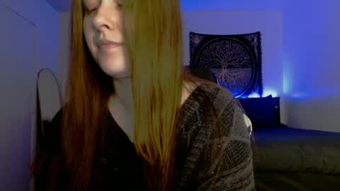 Snapshot of d_a_i_s_y chatting on February 23, 2:18 am Daisy online show from February 23, 2:18 am