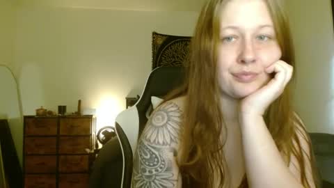 Snapshot of d_a_i_s_y chatting on February 26, 2:46 pm Daisy online show from February 26, 2:46 pm