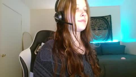 Snapshot of d_a_i_s_y chatting on March 10, 6:38 am Daisy online show from March 10, 6:38 am