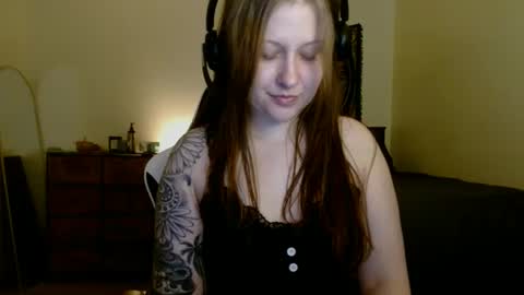 Snapshot of d_a_i_s_y chatting on March 12, 10:16 am Daisy online show from March 12, 10:16 am