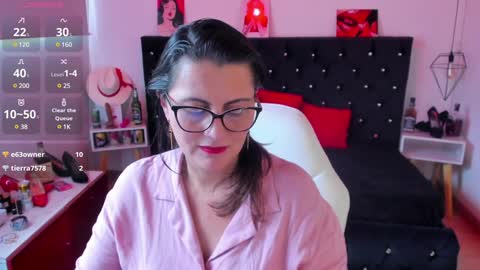 Snapshot of d_martii chatting on January 15, 8:37 pm Mia online show from January 15, 8:37 pm