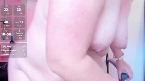 Snapshot of d_martii chatting on January 17, 5:41 pm Mia online show from January 17, 5:41 pm