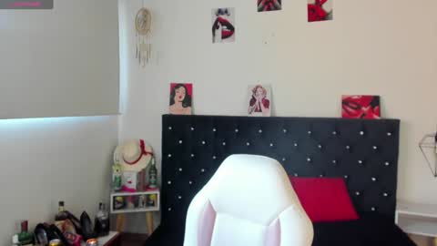 Snapshot of d_martii chatting on January 19, 12:28 pm Mia online show from January 19, 12:28 pm