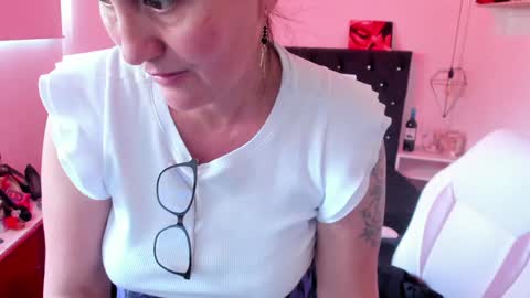 Snapshot of d_martii chatting on January 19, 6:32 pm Mia online show from January 19, 6:32 pm