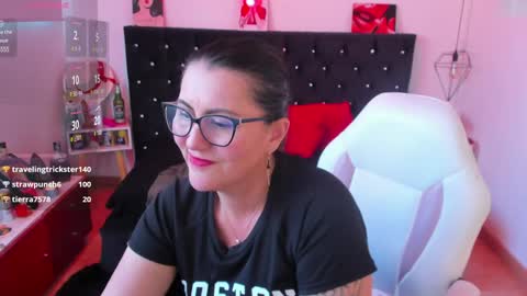 Snapshot of d_martii chatting on January 20, 5:48 pm Mia online show from January 20, 5:48 pm