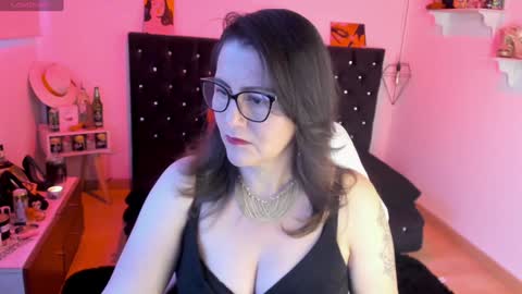Snapshot of d_martii chatting on January 24, 11:37 am Mia online show from January 24, 11:37 am