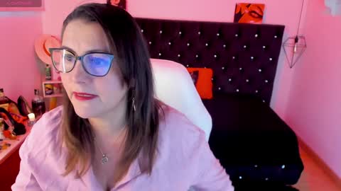 Snapshot of d_martii chatting on January 27, 11:43 am Mia online show from January 27, 11:43 am