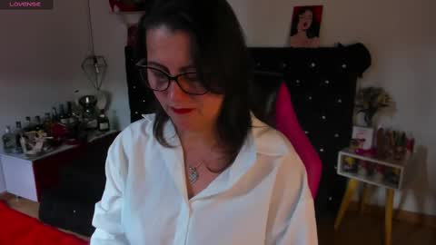 Snapshot of d_martii chatting on February 19, 2:23 pm Mia online show from February 19, 2:23 pm