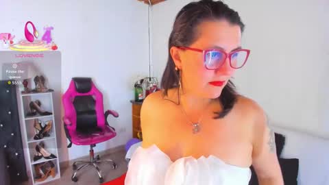 Mia  online show from November 15, 12:13 pm