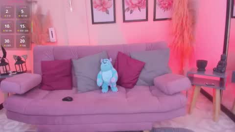 Snapshot of daaniela_moon chatting on November 12, 12:05 pm Daniela online show from November 12, 12:05 pm