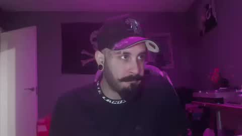 Snapshot of dabirdfree chatting on March 12, 5:41 pm Destroyer online show from March 12, 5:41 pm