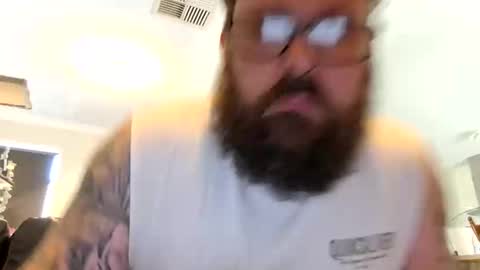 Snapshot of daddibear666 chatting on December 20, 3:57 am daddibear666 online show from December 20, 3:57 am