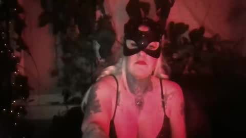 daddiesnaughtygirl85 online show from March 18, 4:37 am