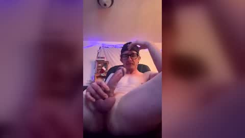 Snapshot of daddybigdick480 chatting on June 11, 8:29 pm daddybigdick480 online show from June 11, 8:29 pm