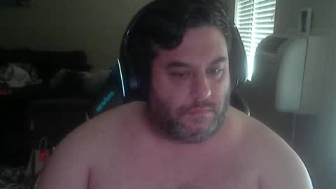 Snapshot of daddybody4u chatting on March 16, 6:56 pm daddybody4u online show from March 16, 6:56 pm