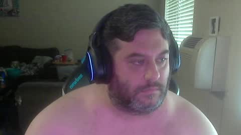 Snapshot of daddybody4u chatting on April 29, 6:47 pm daddybody4u online show from April 29, 6:47 pm