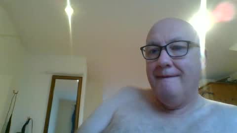 daddyhere4uall6 online show from October 14, 7:09 am