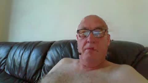 daddyhere4uall8 online show from August 3, 5:50 am