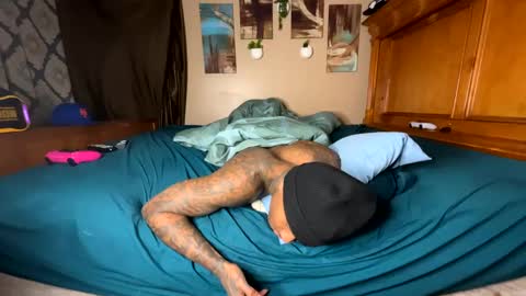 sexy tatted king bbc online show from December 4, 9:40 am