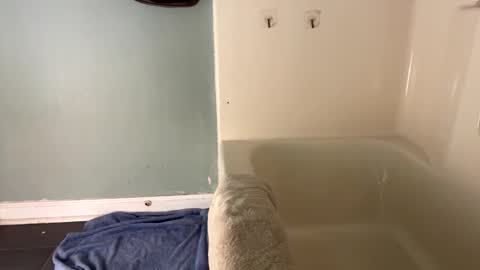 Snapshot of daddyontherd chatting on December 19, 3:57 am EOnTheRd online show from December 19, 3:57 am