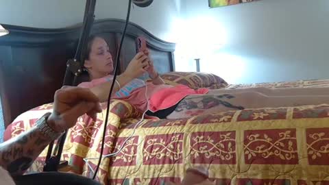 daddystrokin9124 online show from June 18, 1:28 am