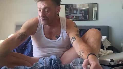 Snapshot of daddyswede23 chatting on April 7, 1:33 pm daddyswede23 online show from April 7, 1:33 pm