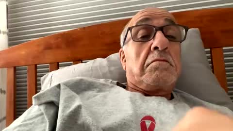 Snapshot of daddyweis chatting on October 3, 2:41 am daddyweis online show from October 3, 2:41 am