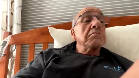 Snapshot of daddyweis chatting on November 4, 3:27 am daddyweis online show from November 4, 3:27 am