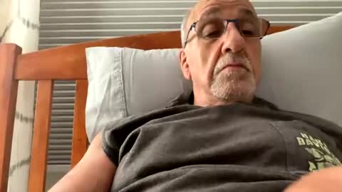 Snapshot of daddyweis chatting on July 1, 2:24 am daddyweis online show from July 1, 2:24 am