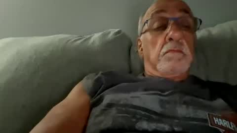 Snapshot of daddyweis chatting on July 15, 2:28 am daddyweis online show from July 15, 2:28 am