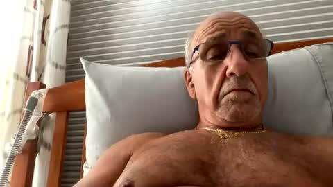 Snapshot of daddyweis chatting on July 23, 2:31 am daddyweis online show from July 23, 2:31 am