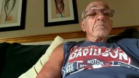 Snapshot of daddyweis chatting on July 28, 8:23 pm daddyweis online show from July 28, 8:23 pm