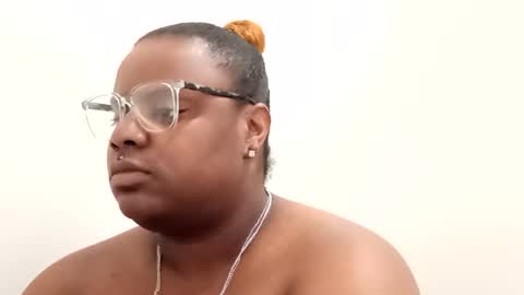 Snapshot of dadeesqtpieluvsu chatting on March 2, 12:35 am DadeesQTPie online show from March 2, 12:35 am