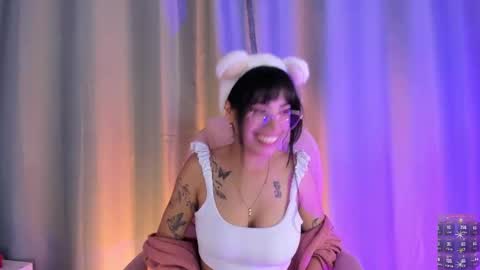 Snapshot of daenerys_cat chatting on October 20, 1:11 pm daenerys_cat online show from October 20, 1:11 pm
