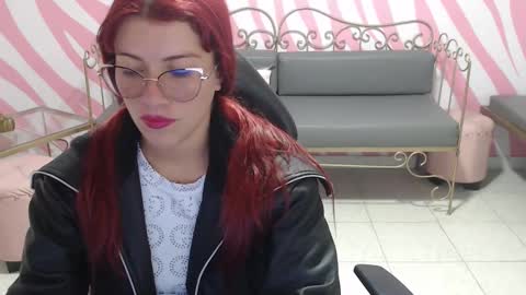 daffne evans online show from November 14, 8:07 pm