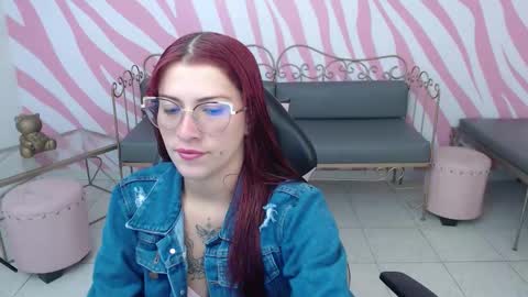 daffne evans online show from November 19, 8:31 pm