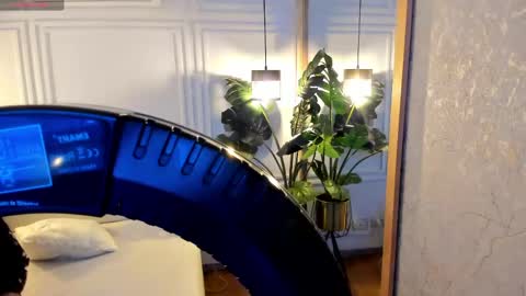 dafne_hillss online show from April 29, 11:47 am